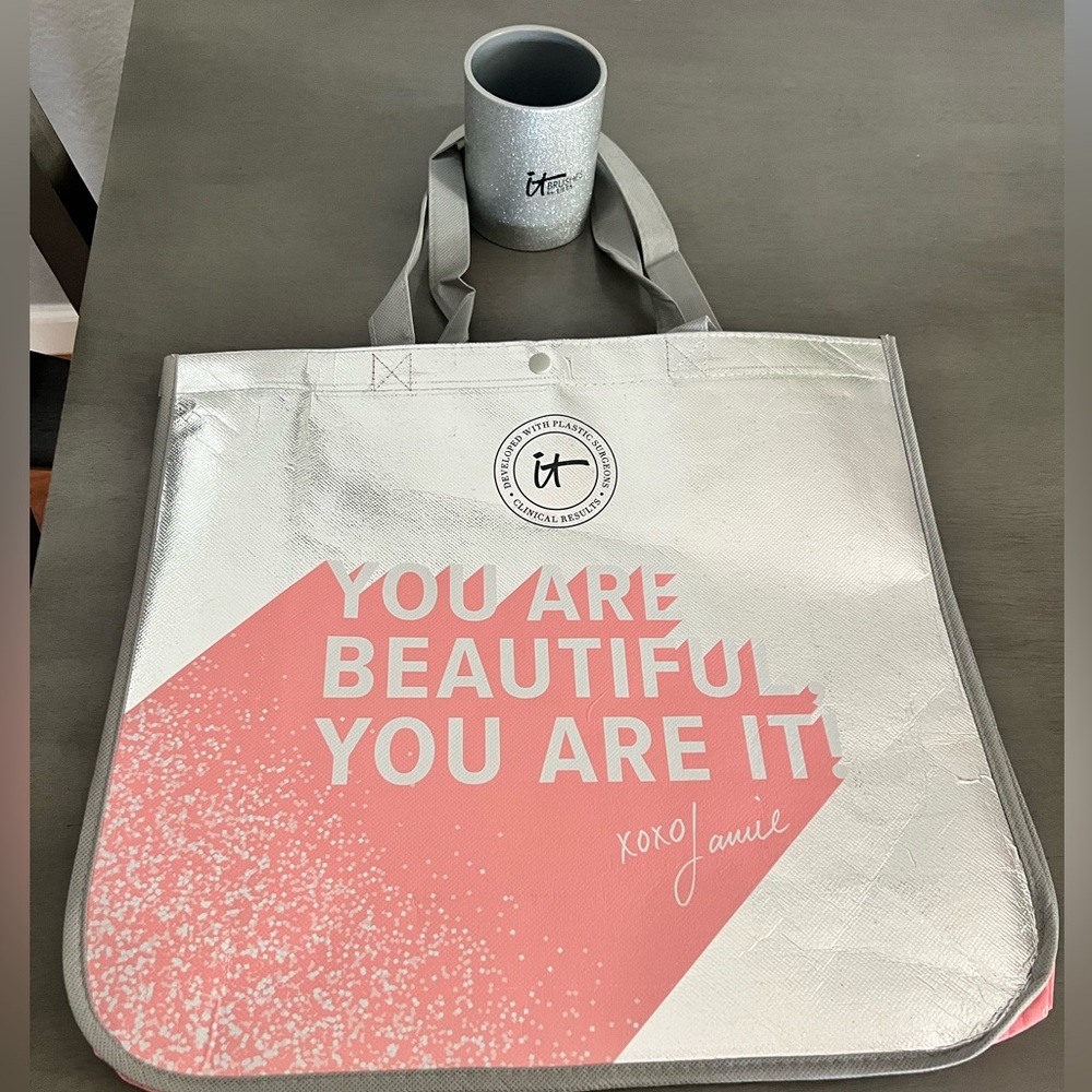 IT Cosmetics reusable bag and makeup brush holder